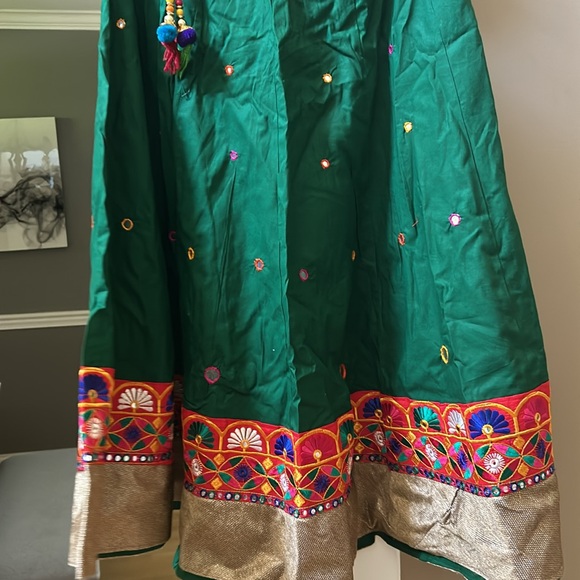 Dark green chaniya with matching blouse very pretty - Picture 6 of 8